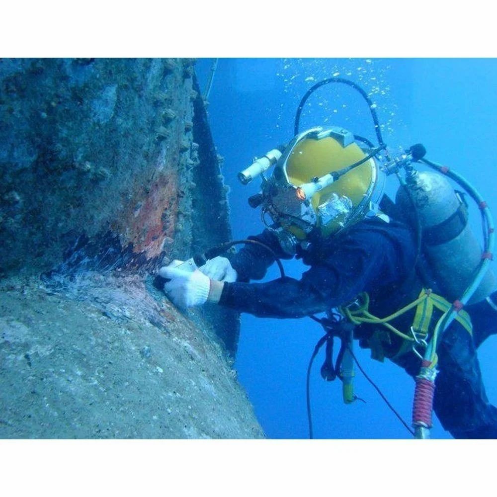 Underwater sea chests cleaning and underwater sea chests gratings cleaning,